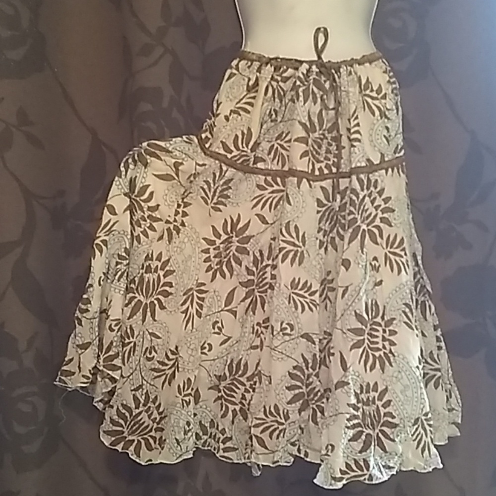 Women's brown and tan skirt paisley print
